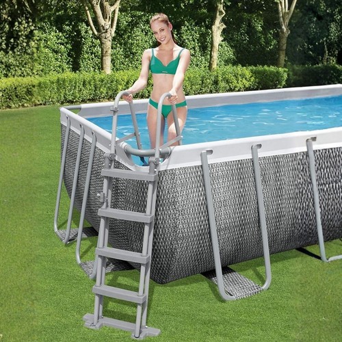 Scaletta per piscina - piscina, fuori